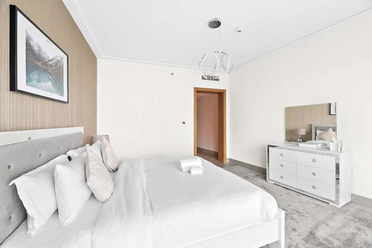 Elegant 3 Bedroom Apartment In Downtown, Dubai With Burj Khalifa And Fountain Views