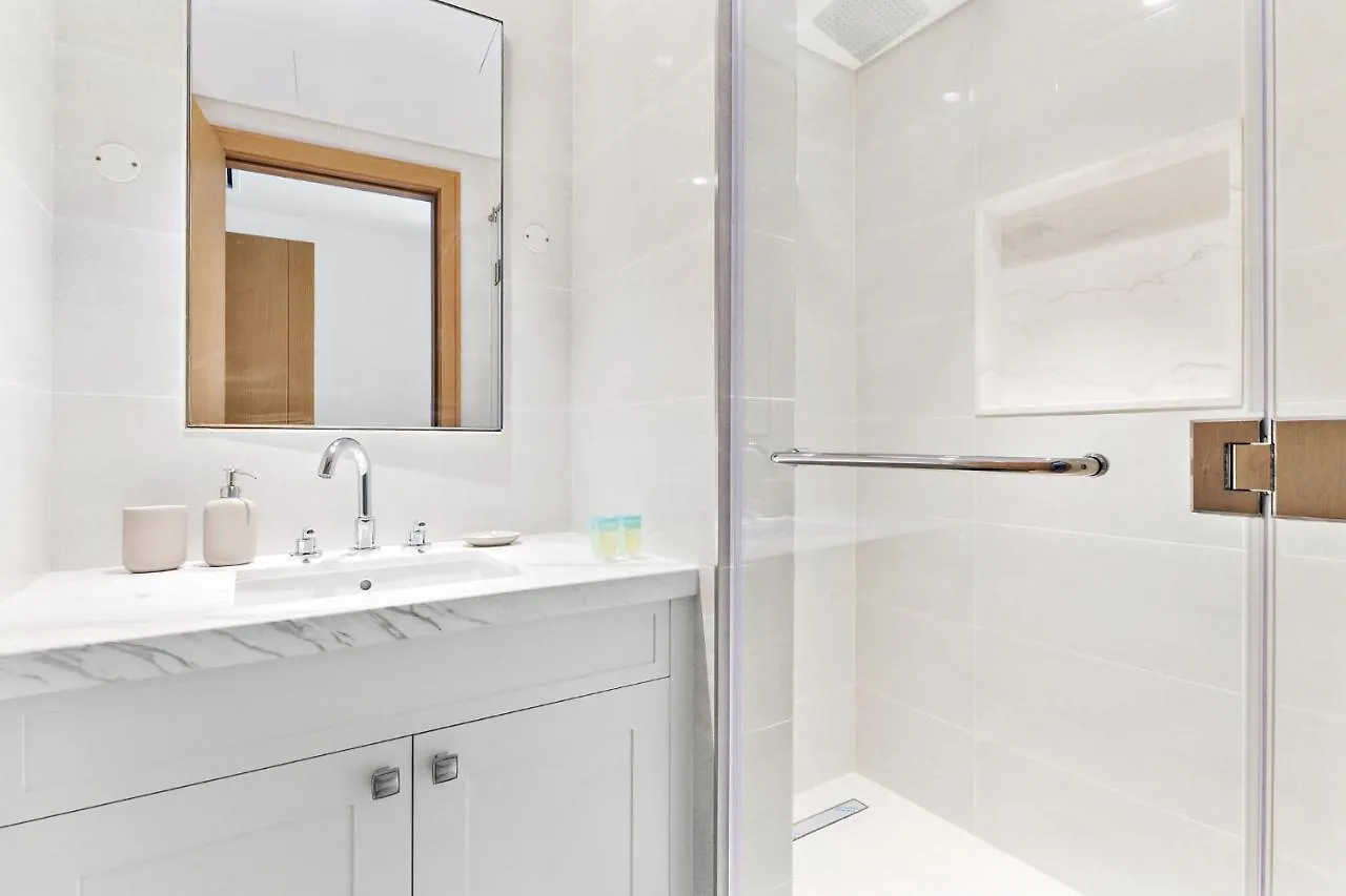 Elegant 3 Bedroom Apartment In Downtown, Dubai With Burj Khalifa And Fountain Views
